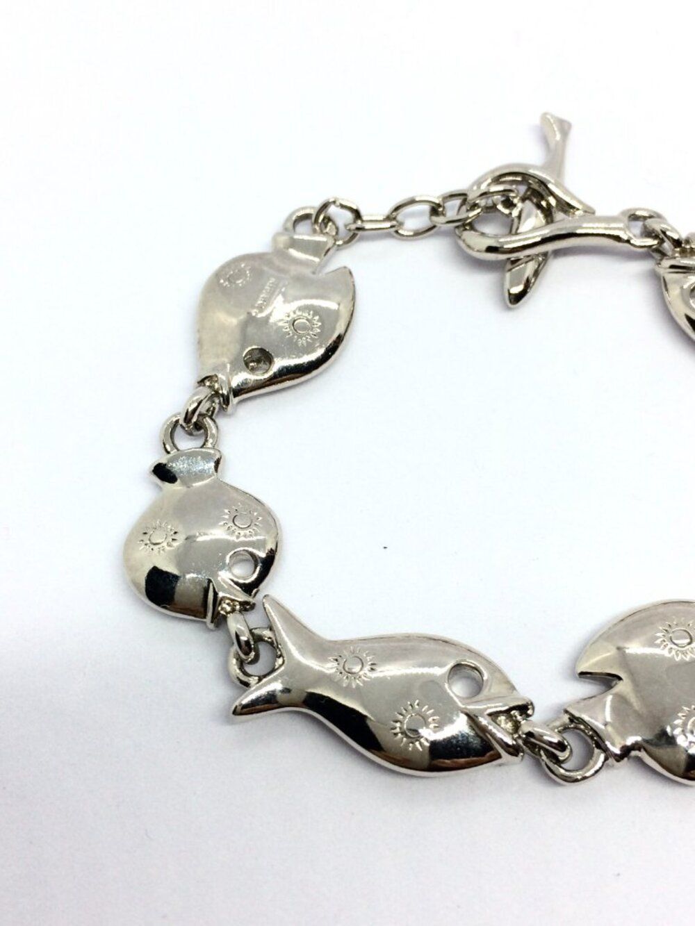 VINTAGE TRIFARI FISH Bracelet Silver Tone Link Nautical Toggle Statement - Picture 8 of 14